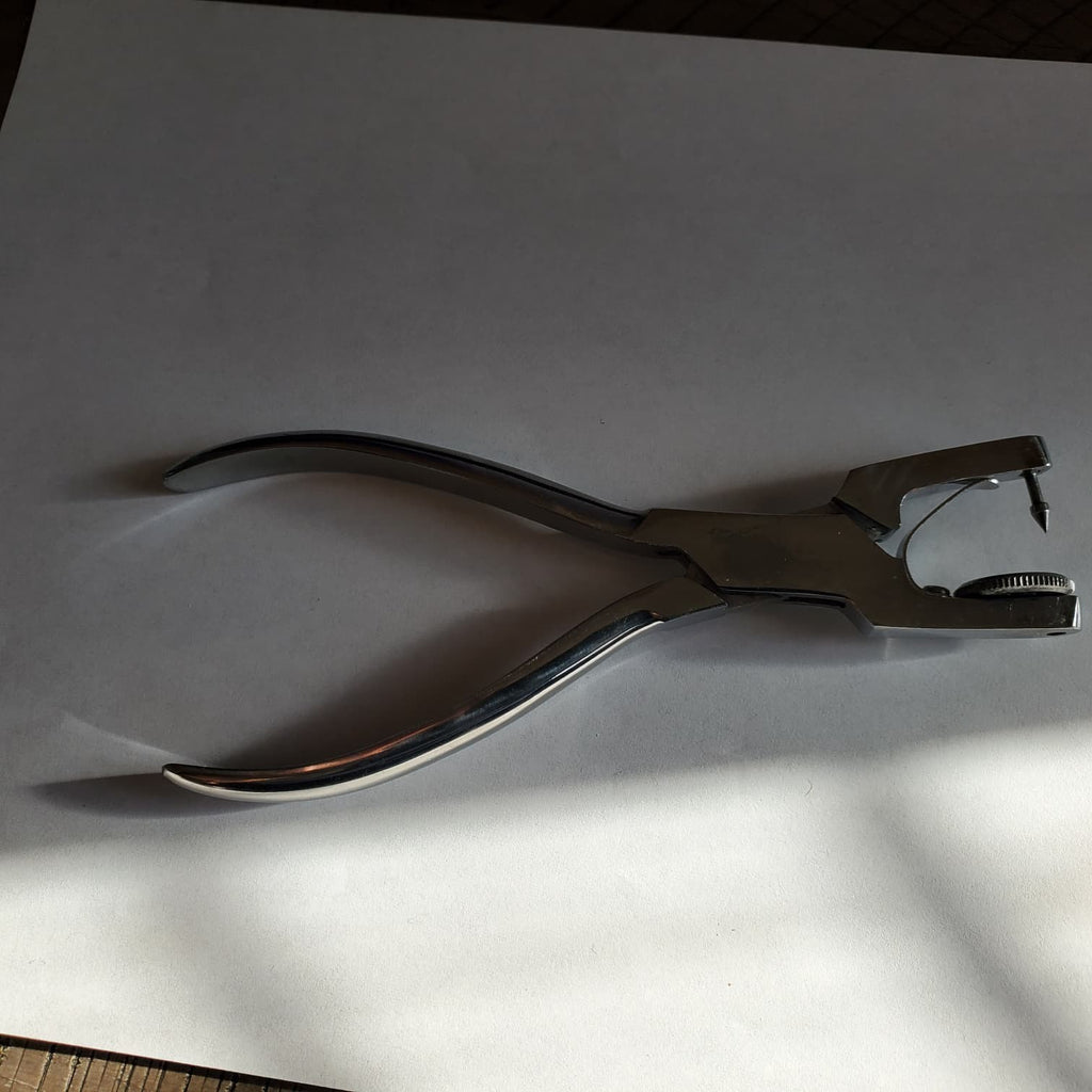 Deluxe Punch Several sizes holes can be selected for Marking rooster gallo