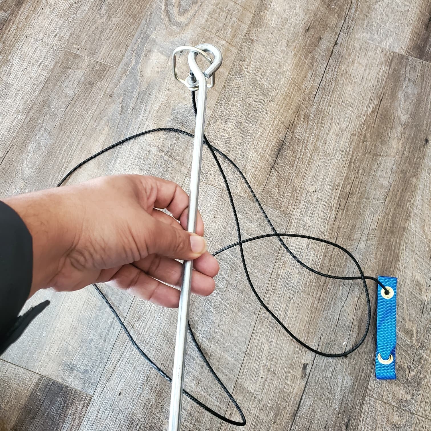 Doubled Nylon Hitch on Nylon Cord with Metal Swivel & Stakes ~8' for gallo