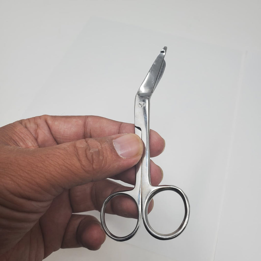 4.5" Stainless Steel Bandage Scissors Tijeras de aseo y uso general para aves de