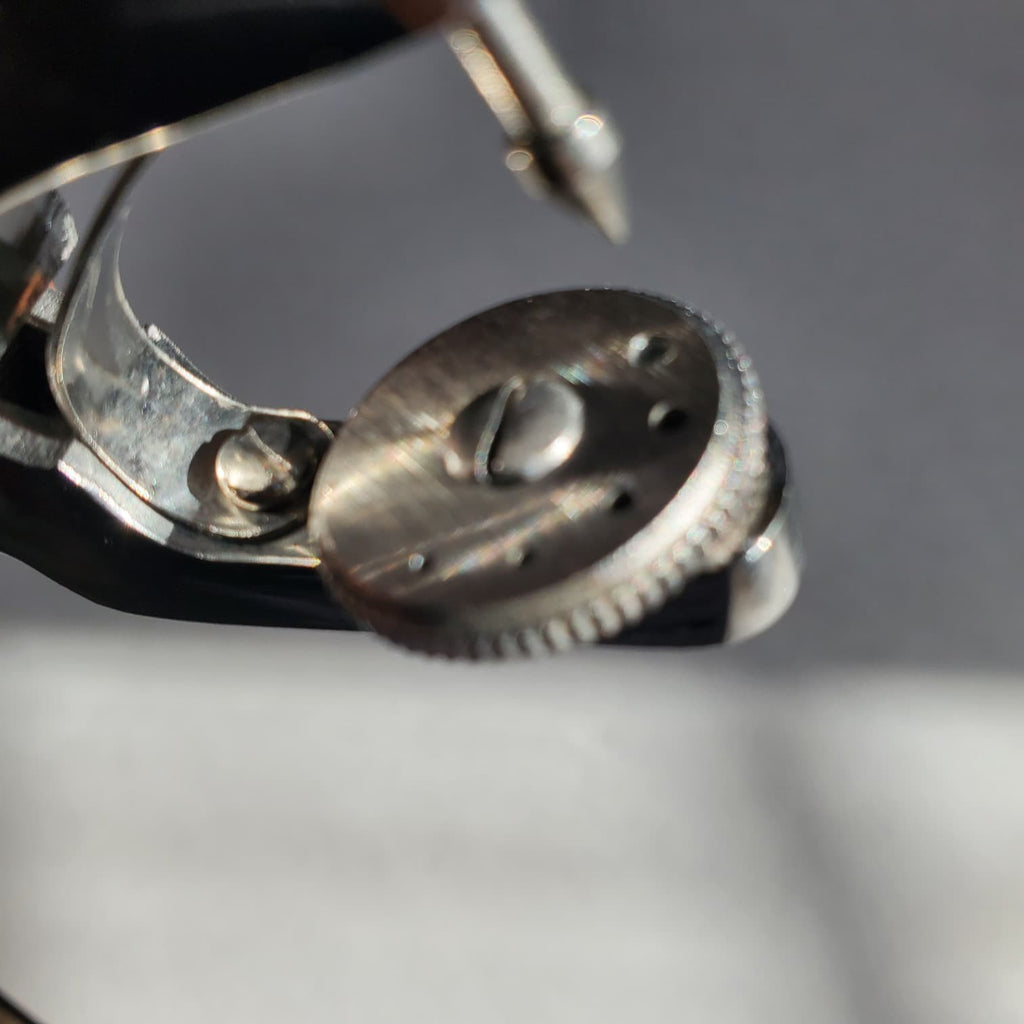 Deluxe Punch Several sizes holes can be selected for Marking rooster gallo