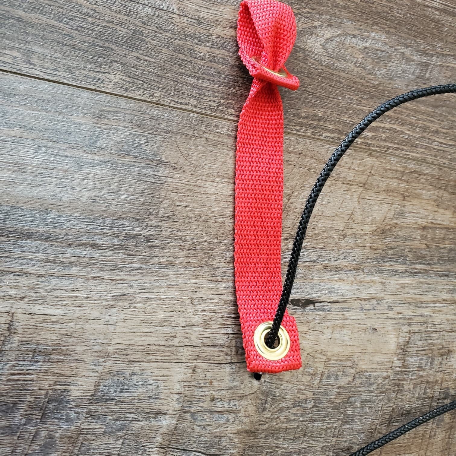 Nylon hitch on nylon cord with metal swivel & stake ~8' for gallo rooster
