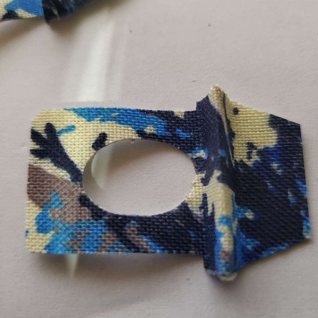 (short) leather wrap used with shortened cloth wrap. Poultry Chicken Gallos