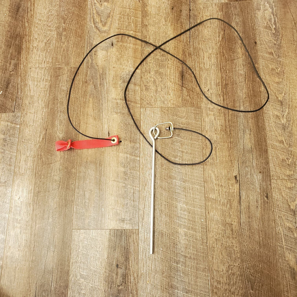 Nylon hitch on nylon cord with metal swivel & stake ~8' for gallo rooster