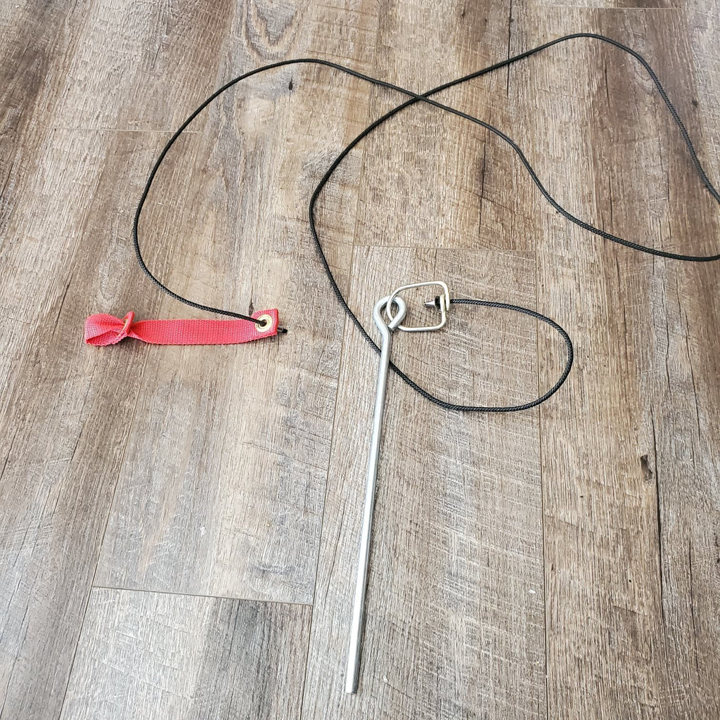 Nylon hitch on nylon cord with metal swivel & stake ~8' for gallo rooster