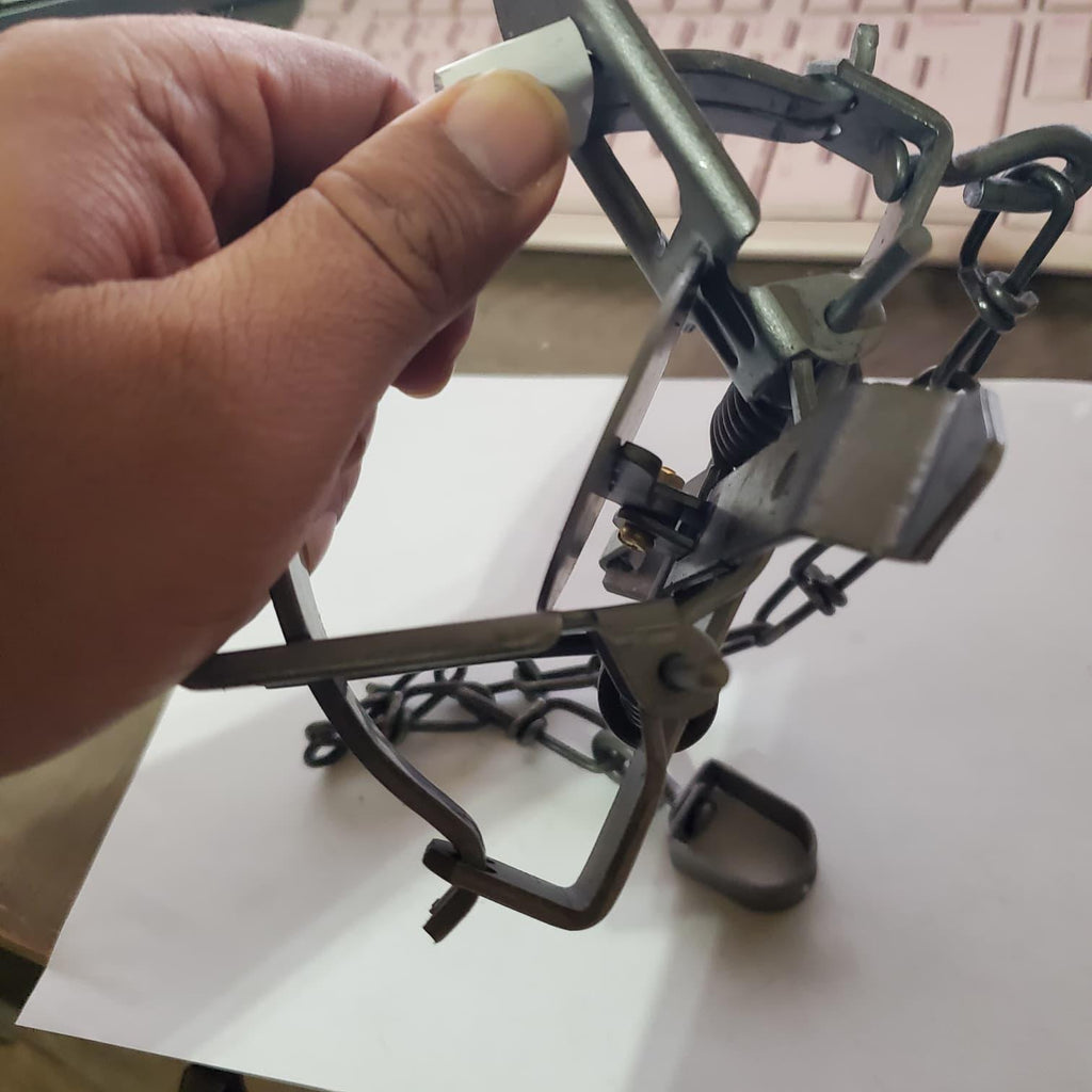 5.5 inch Steel Leg Trap rooster gallo protector