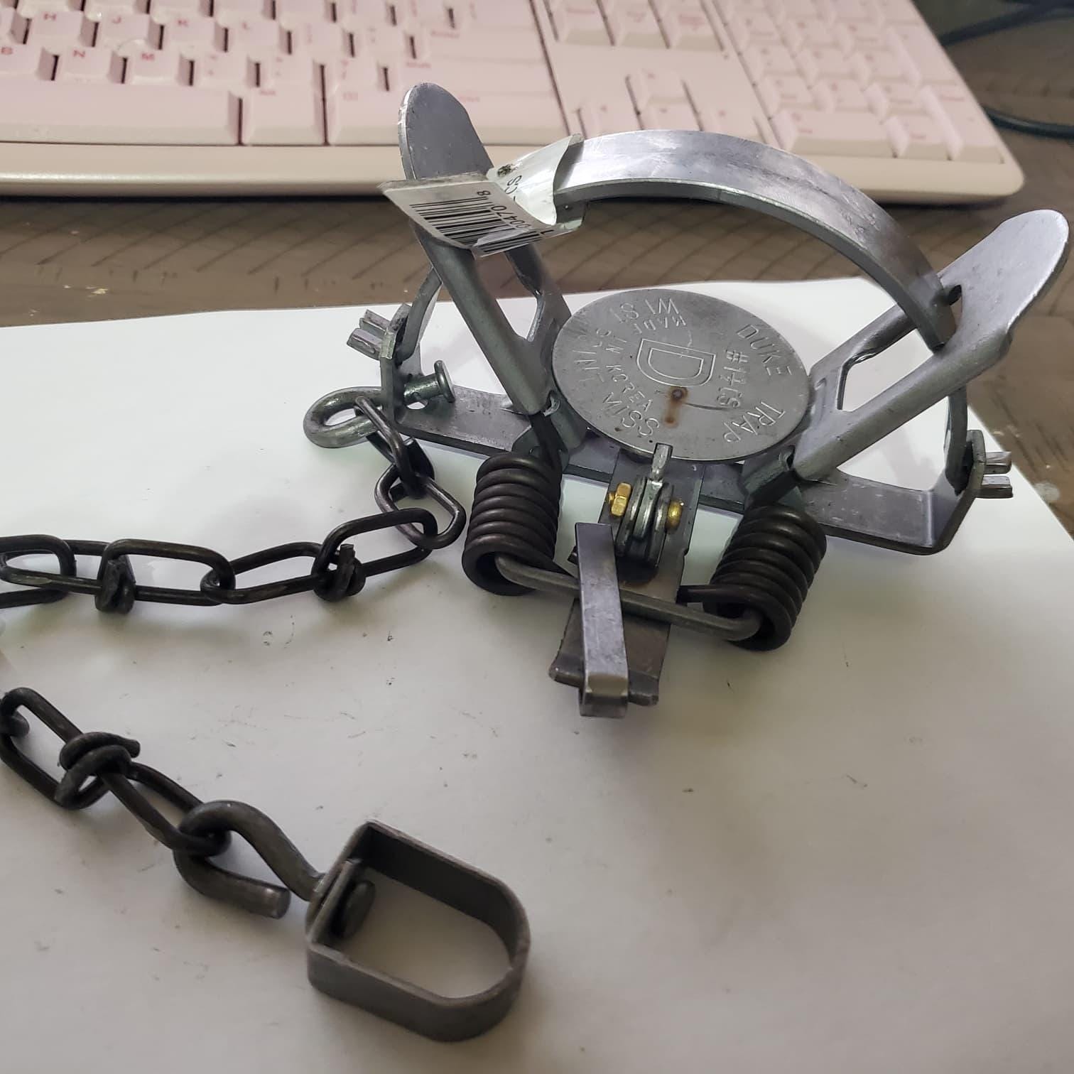 4.75 inch Steel Leg Trap rooster gallo protector