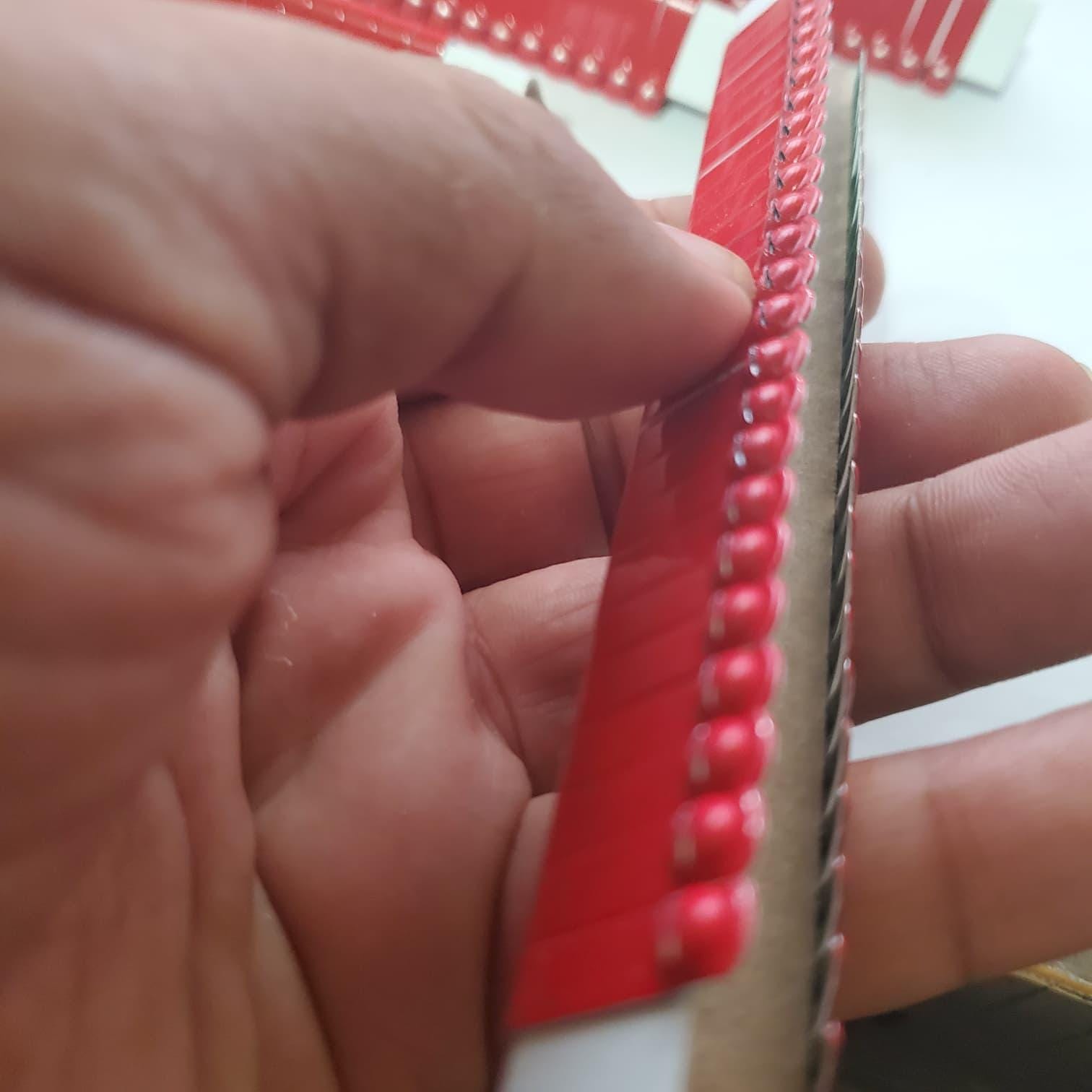 Red Jiffy Wing Bands Style 893 – 100 Poultry ID Bands • Gamefowl & Rooster Wing Tags • Easy One-Step Application