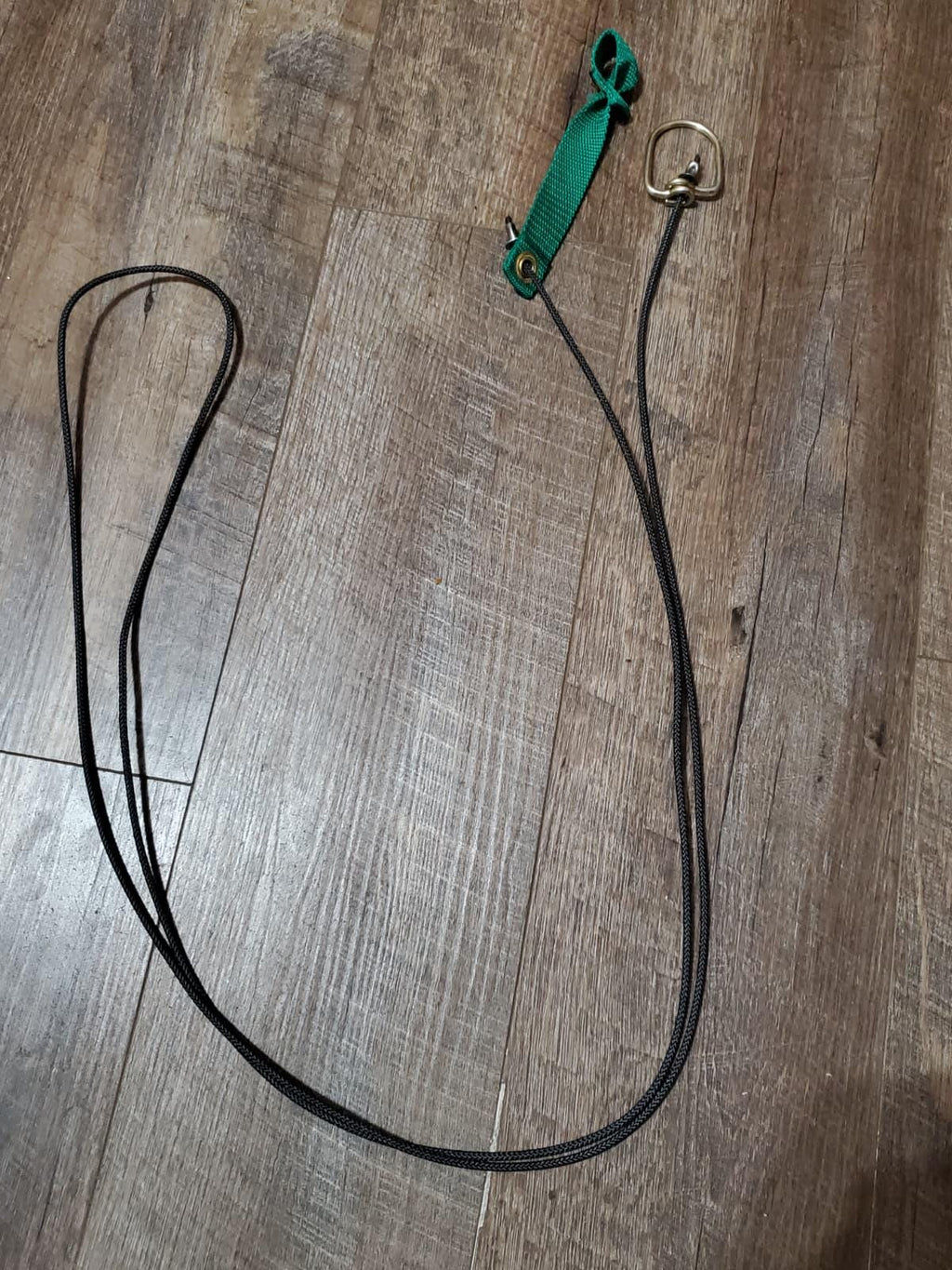 Nylon Hitch Tie Cord with Metal Swivels – ~8″ Poultry Connection Cord • Simple Functional Farm Accessory