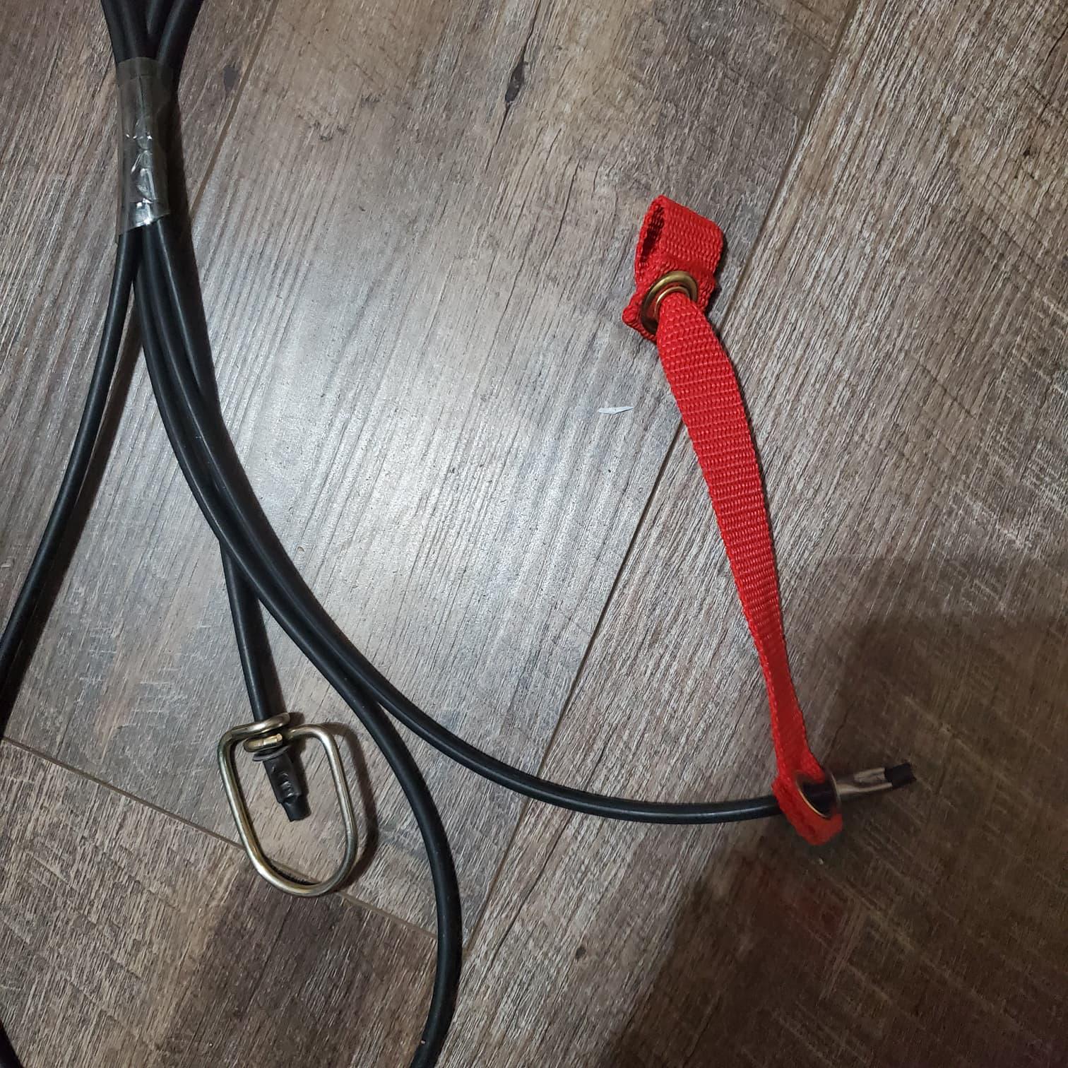 8″ Poultry Tie Cord – Nylon Hitch on Nylon Cord with Metal Swivels • Simple Functional Farm Connection