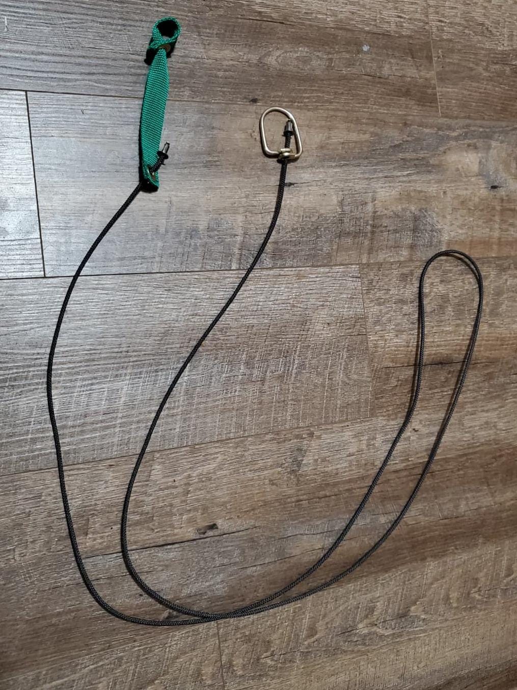 Nylon Hitch Tie Cord with Metal Swivels – ~8″ Poultry Connection Cord • Simple Functional Farm Accessory