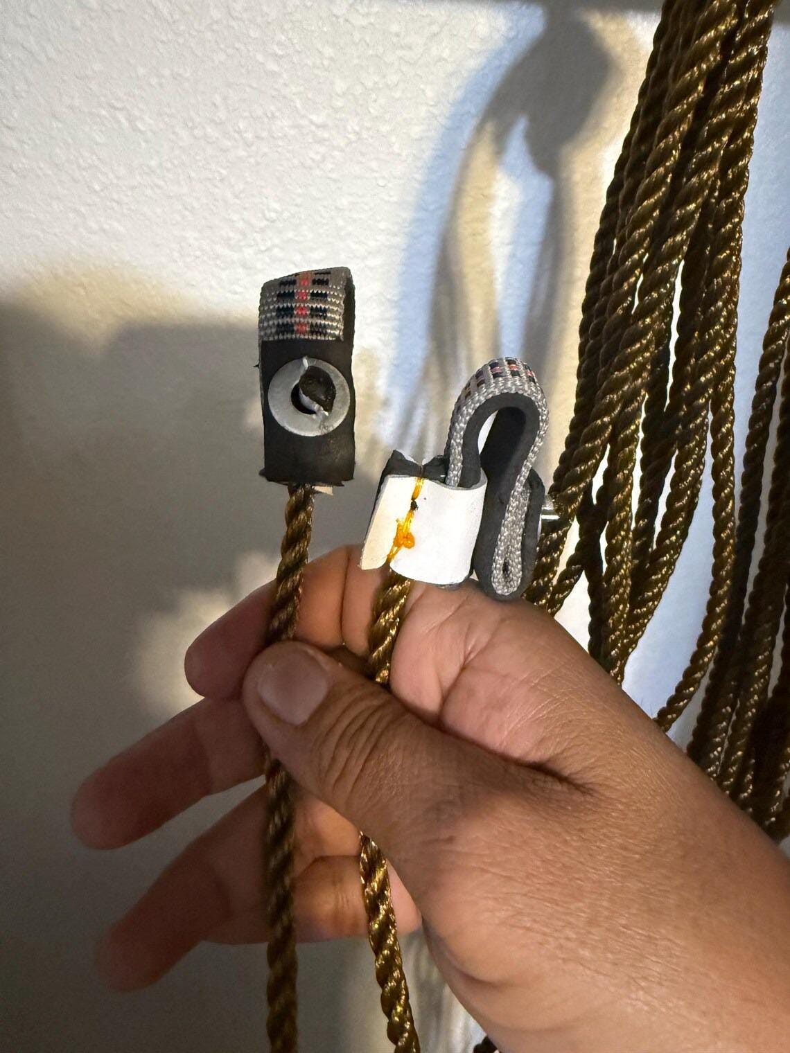 Heavy Duty Gamefowl Rooster Tie Cord #12 (6mm x 7ft) – Durable Poultry Tether Line with Secure Clamp & Swivel Ring