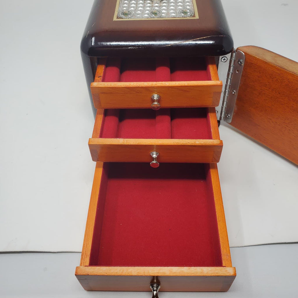 cedar and acrylic encased display case Botana para gallos Un pequeño paquete de lujo Una vitrina de cedro y acrílico Botana para gallos