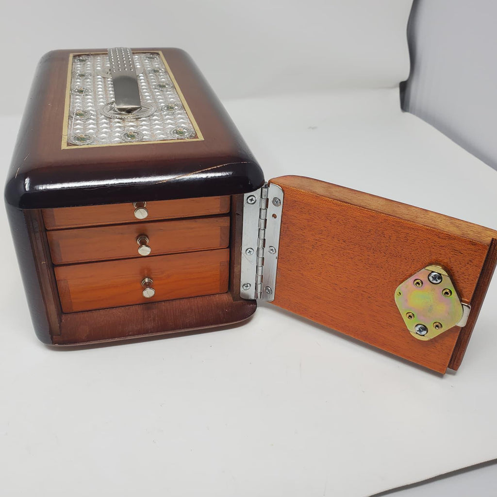 cedar and acrylic encased display case Botana para gallos Un pequeño paquete de lujo Una vitrina de cedro y acrílico Botana para gallos